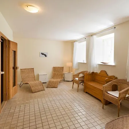 Ferienwohnung-1-direkt-am-wasser-im-gut-grubnow-ruegen Grubnow