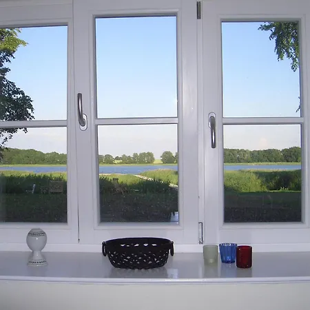 Ferienwohnung-1-direkt-am-wasser-im-gut-grubnow-ruegen Appartamento Grubnow